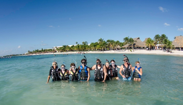  在普拉亚德尔卡门浮潜 