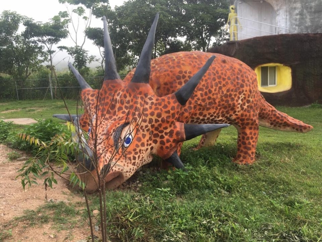 Los dinosaurios estan en el parque