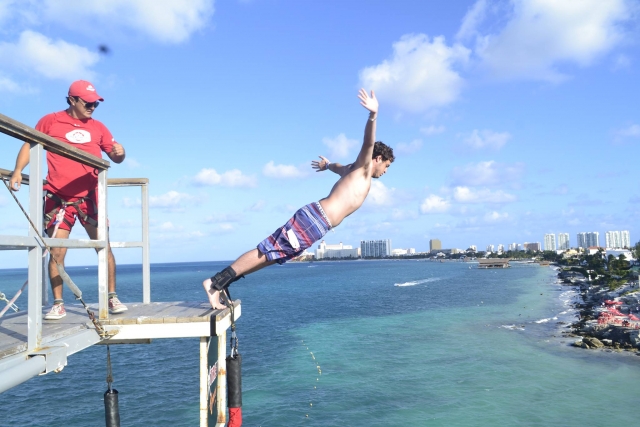 Jump in cancun 