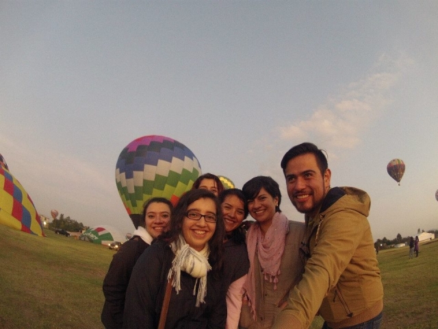  Fly with friends 