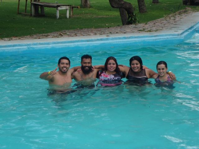 En la alberca del campamento 