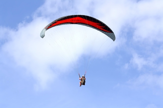  Skydiving 