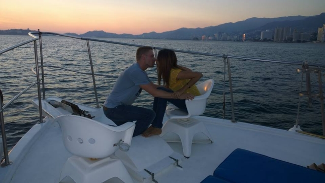  Kiss at sunset 