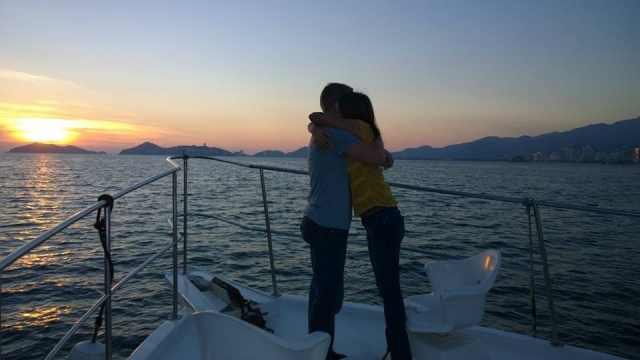  Take a tour with your partner 