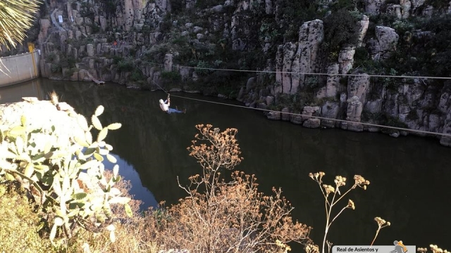  Descendez dans le barrage 