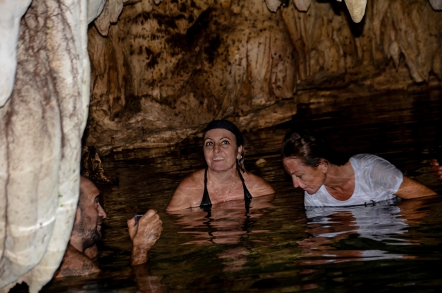  Schwimmen Sie in den geschlossenen Höhlen 
