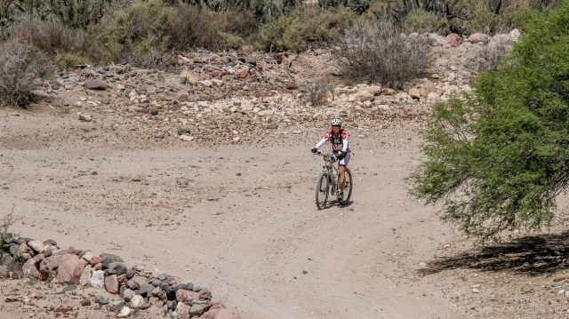  穿过我们的赛道 