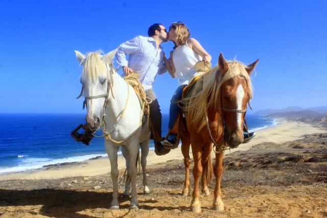  Ask for your girlfriend's hand on horseback 