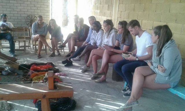  Vieni con i tuoi amici al laboratorio