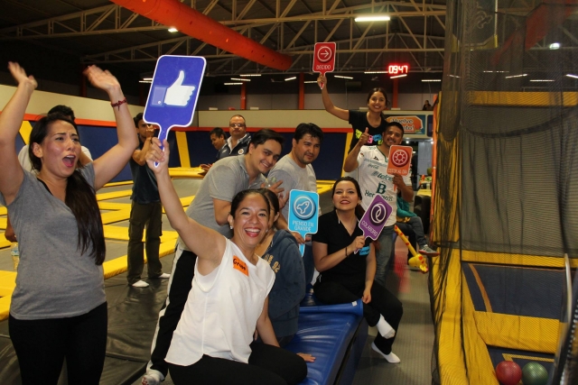  Vor Aufregung schreien 