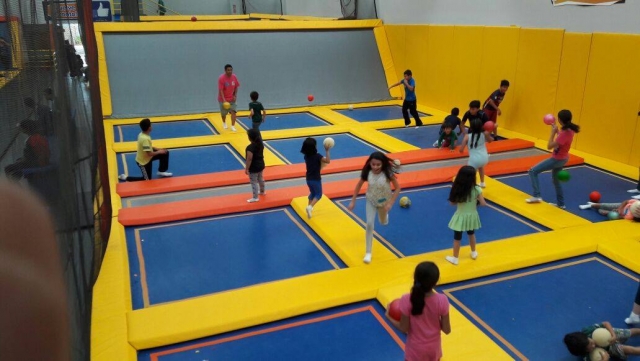  Die Kleinen springen 