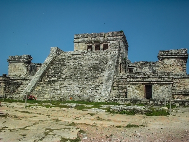 Conoce la zona arqueologica