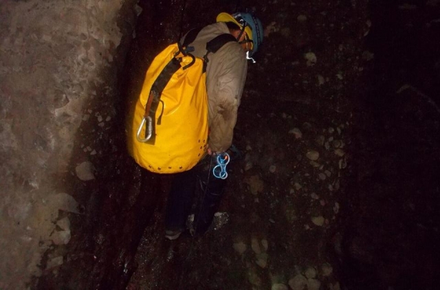  Dans la grotte 