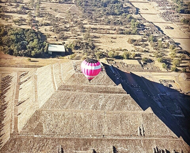 Vista panorámica en globo de las pirámides