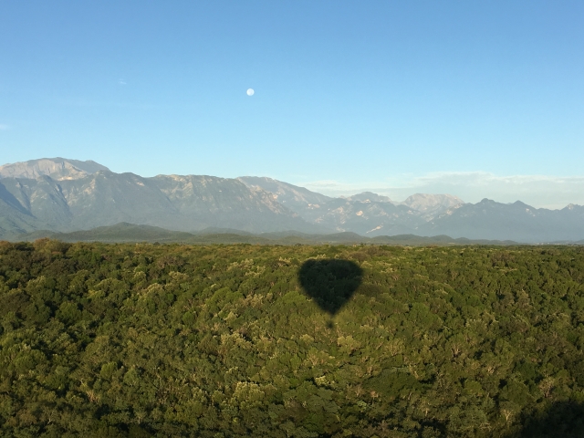  bela paisagem e balão em Montróias 