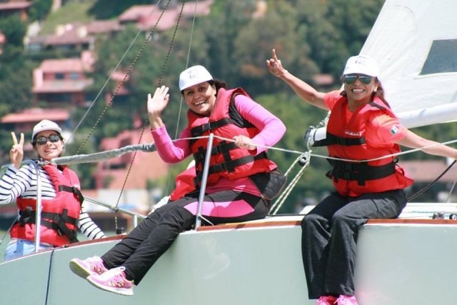  Friends during the boat break 