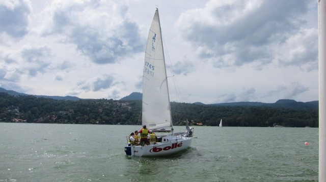  Walking through the Valle de Bravo reservoir