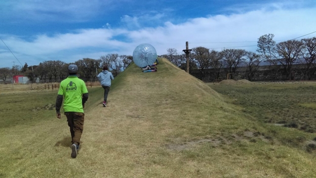  Zorbing sugli amici