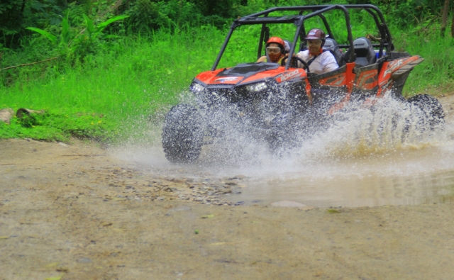  RZR, Aventuras 