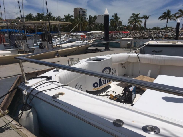 Boat in the port of Nayarit 