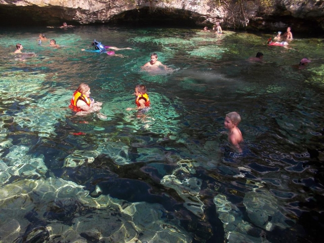 Nado en cenote