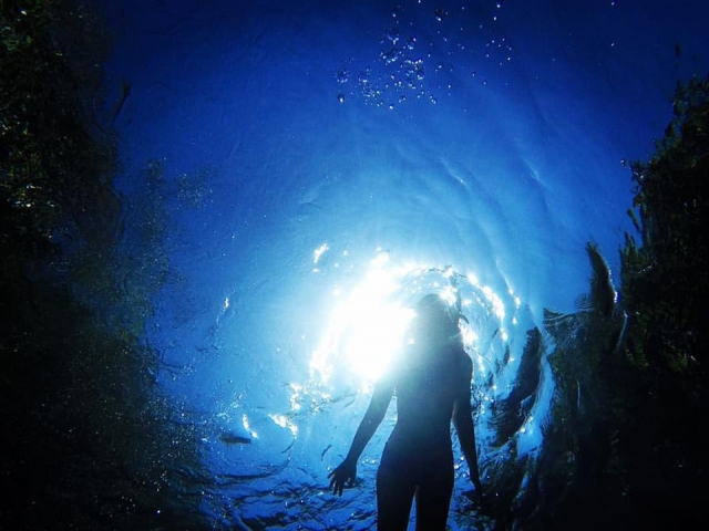  美丽的碧蓝海水 