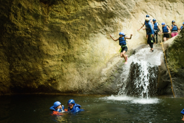 适合全家的溪降活动