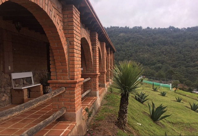 The porch from outside 
