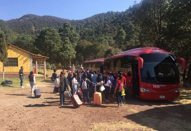  Arrival of the children to the ranch 