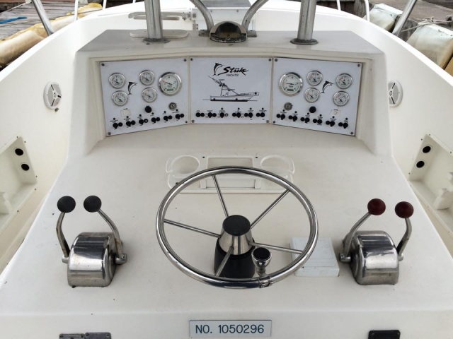  Comandi dello yacht e timone 