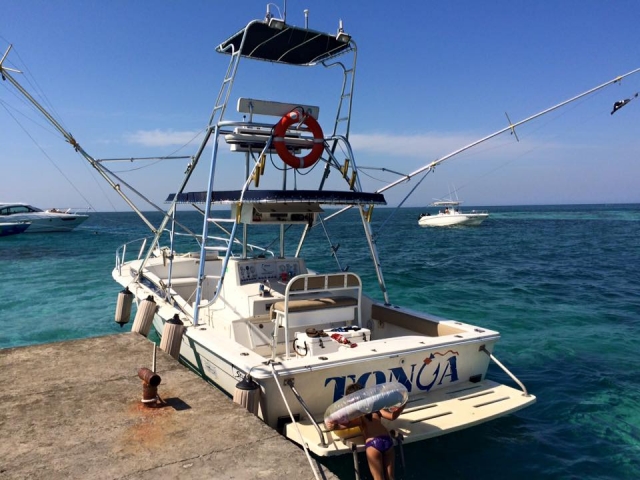  Yacht in banchina pronto per la pesca 
