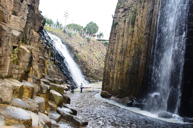  Explorez les prismes basaltiques 