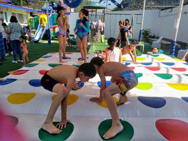 e-19753092-divertidos-juegos-al-aire-libre15638139526057.jpg