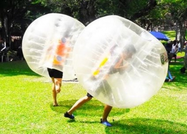 Desfrute de um dia Zorbing 