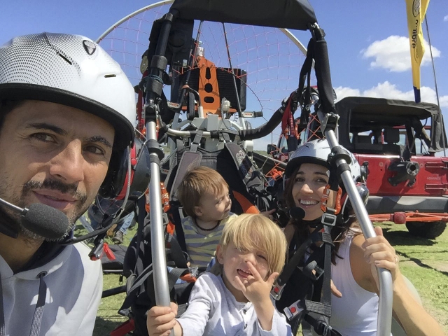 Volando en familia en paramotor