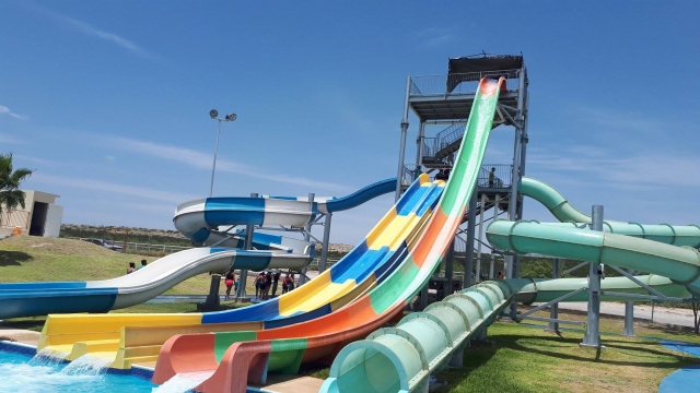  Piscina con onde e parco scivoli Monterrey 