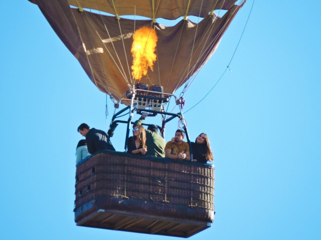  Fly in a balloon over the Valle de Guadalupe 