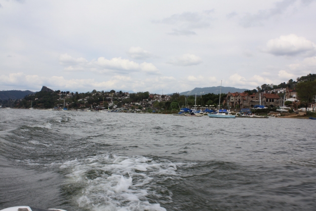 Navegando en el lago de Valle de Bravo