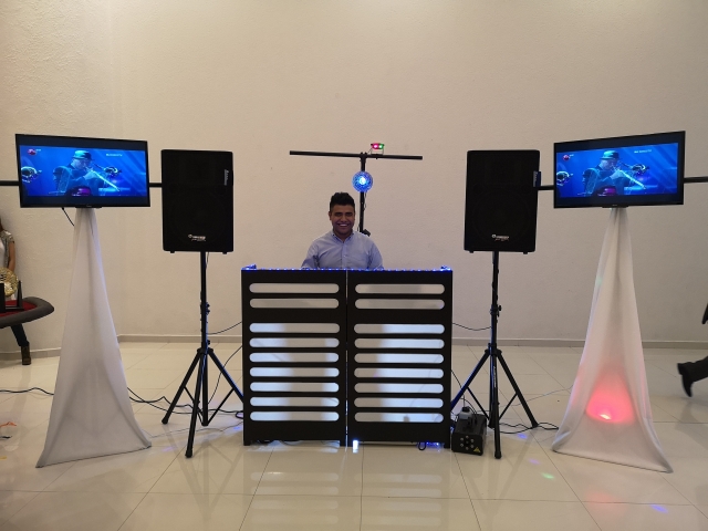 Equipo profesional para tu karaoke 