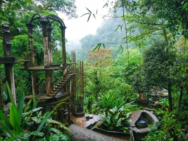  Giardino surrealista 