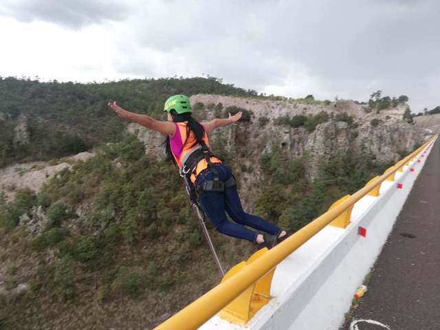  Saut à l'élastique 