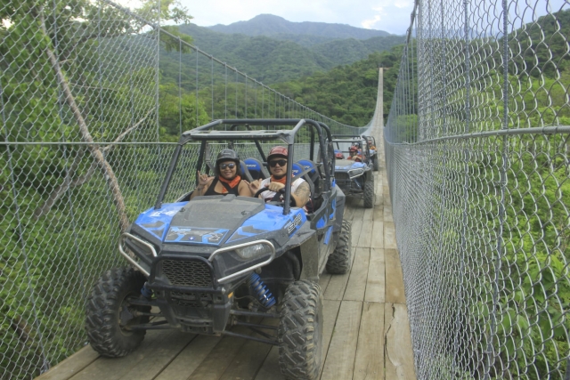  Razers on the bridge 