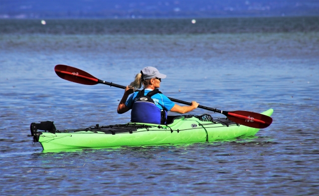  Kayak dans la mer 