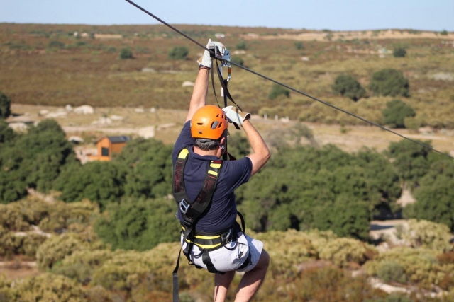  Zip line 