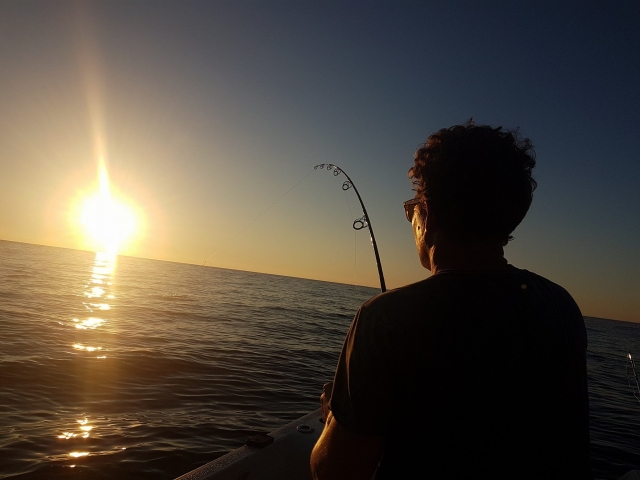  Pêche au coucher du soleil 
