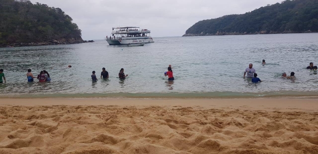  Nager et plonger avec tuba sur la plage 