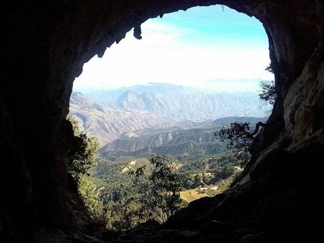  Vue vers la colline 