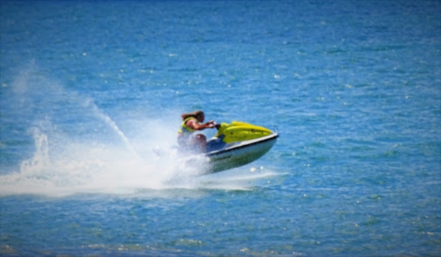  Jet ski at full speed 