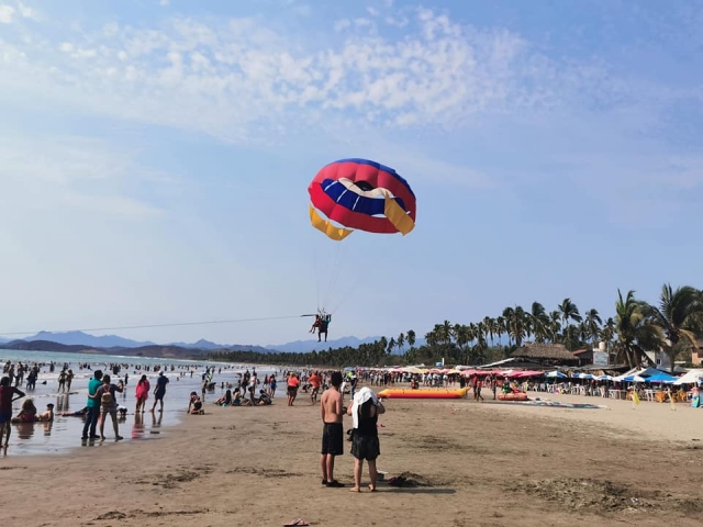  伊斯塔帕 芝华塔尼欧 (Ixtapa Zihuatanejo) 滑翔伞 Playa Linda 
