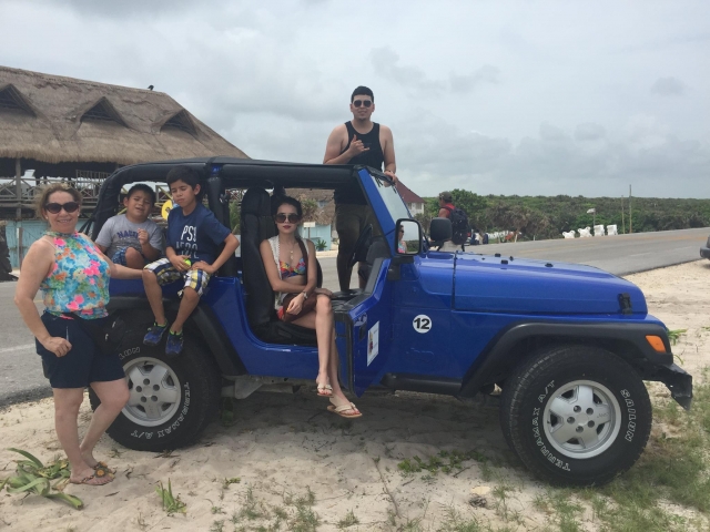  与您的朋友一起享受 4x4 旅行 